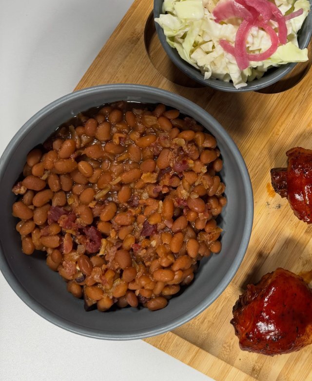 Bacon baked beans & slaw